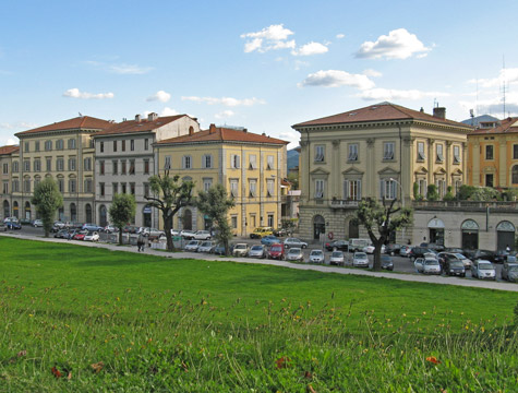 Lucca Travel Guide