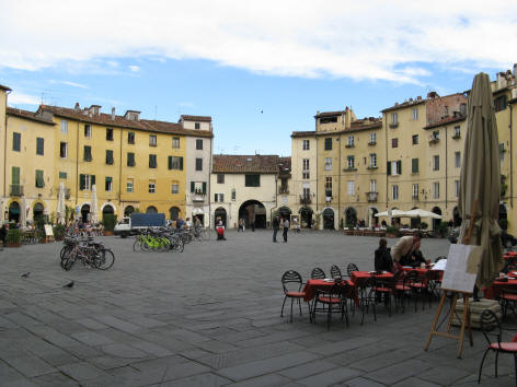 Piazza della Anfiteatro, Lucca Italia